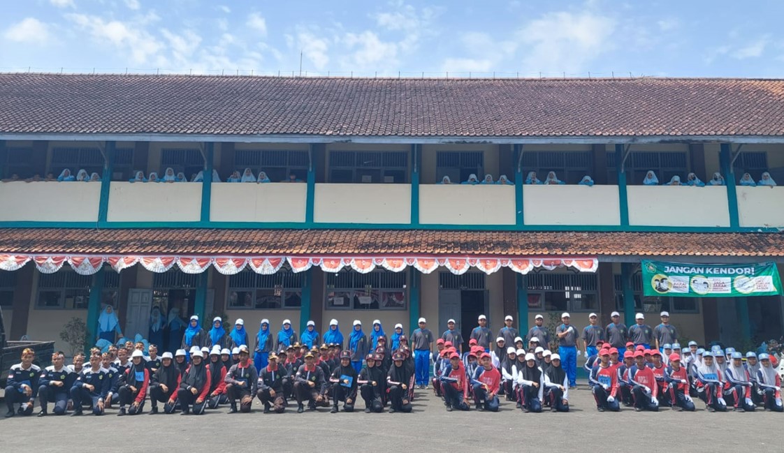 Antusiasme Srikandi dan Arjuna MAN 2 Brebes  pada Gelaran Gerak Jalan di Kecamatan Bumiayu