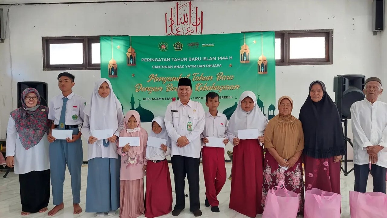MAN 2 Brebes bersama UPZ Kemenag Brebes Berbagi dengan Sesama Menyambut Tahun Baru Islam 1444 H