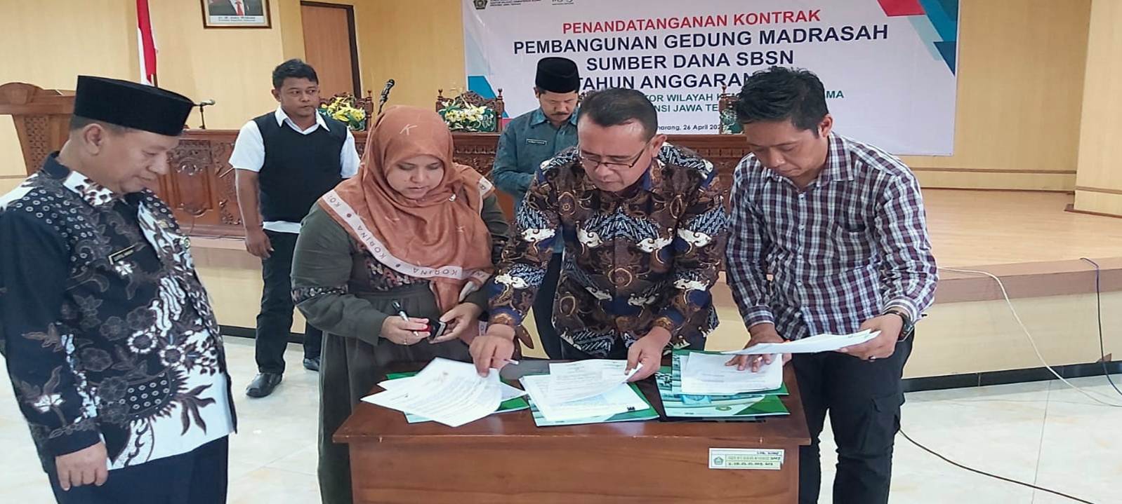 Penandatanganan Kontrak Kerja Pembangunan Gedung Laboratorium dan Perpustakaan MAN 2 Brebes
