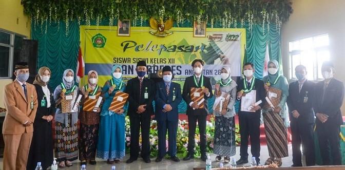 Haru Biru Perpisahan Kelas XII MANDUBES 2020/2021 di Masa Pandemi Covid -19
